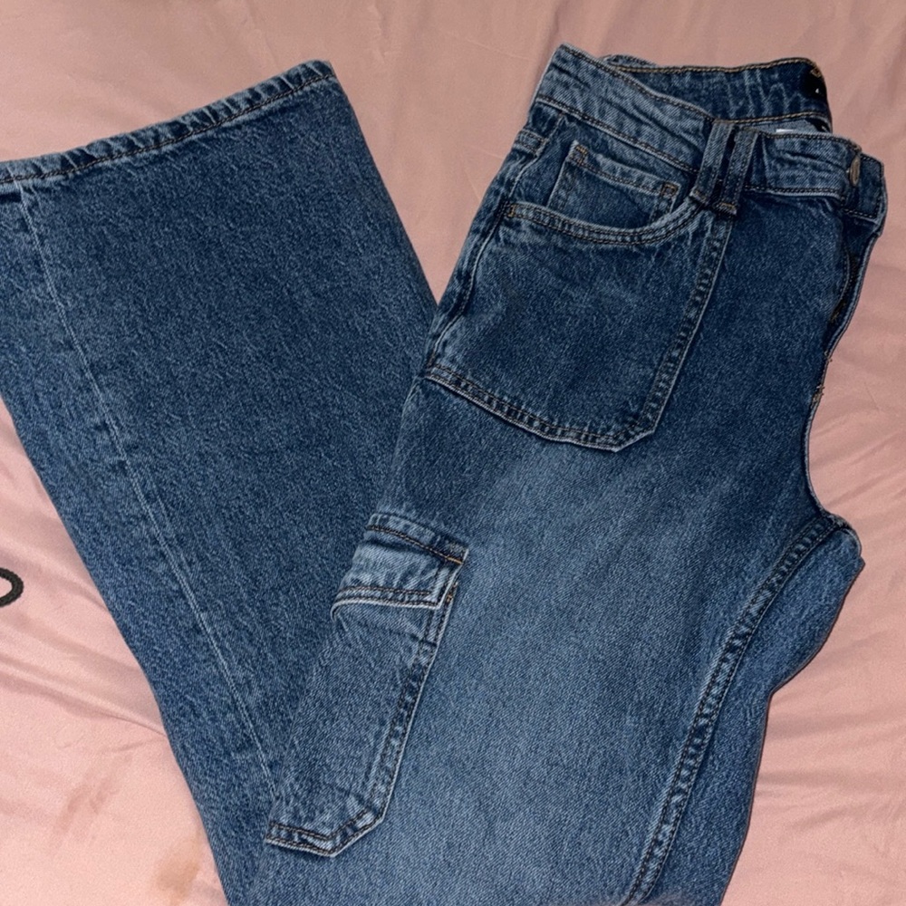 Aero Mid Rise Flare Jeans 👖 
Worn once!!